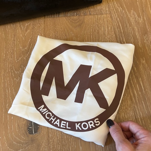 Michael Kors Hamilton Large Tote - Picture 6 of 6